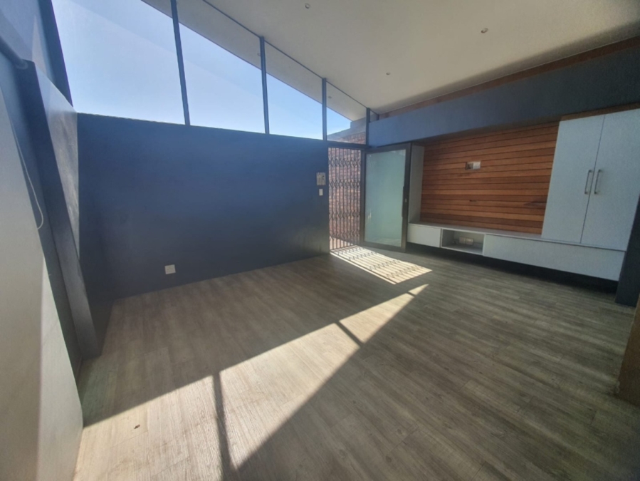 To Let 3 Bedroom Property for Rent in Cove Rock Eastern Cape